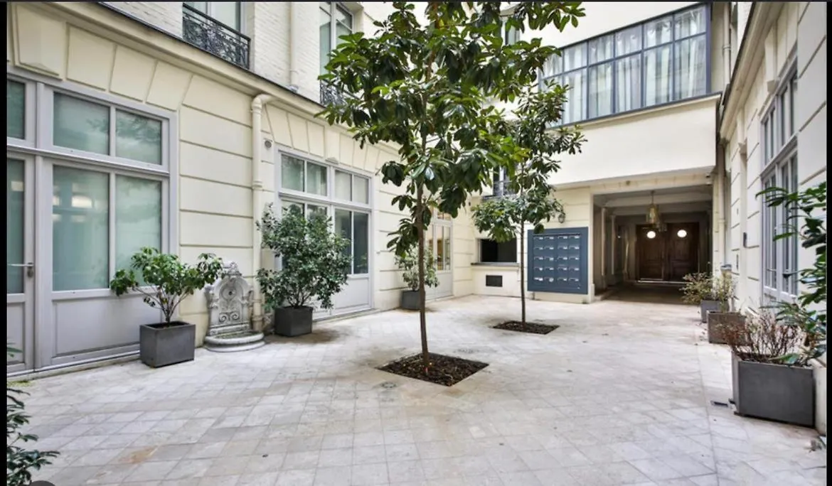 L'Avenue Montaigne Apartment Paris France